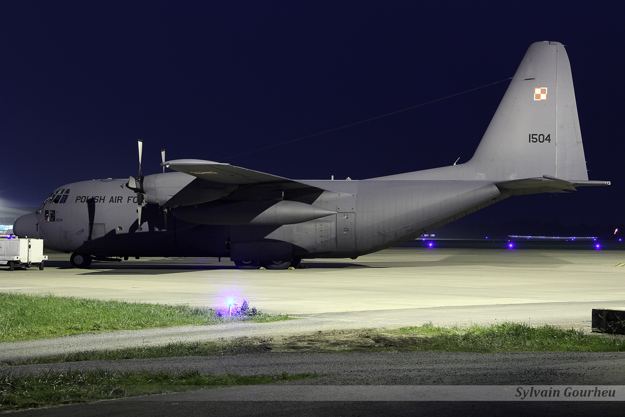 Lockheed C-130E Hercules Polish Air Force 1504 & Divers le 03.12.13 K38v