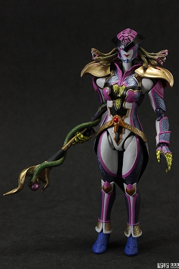 [Review] S.H. Figuarts Medusa Phantom Q6yj