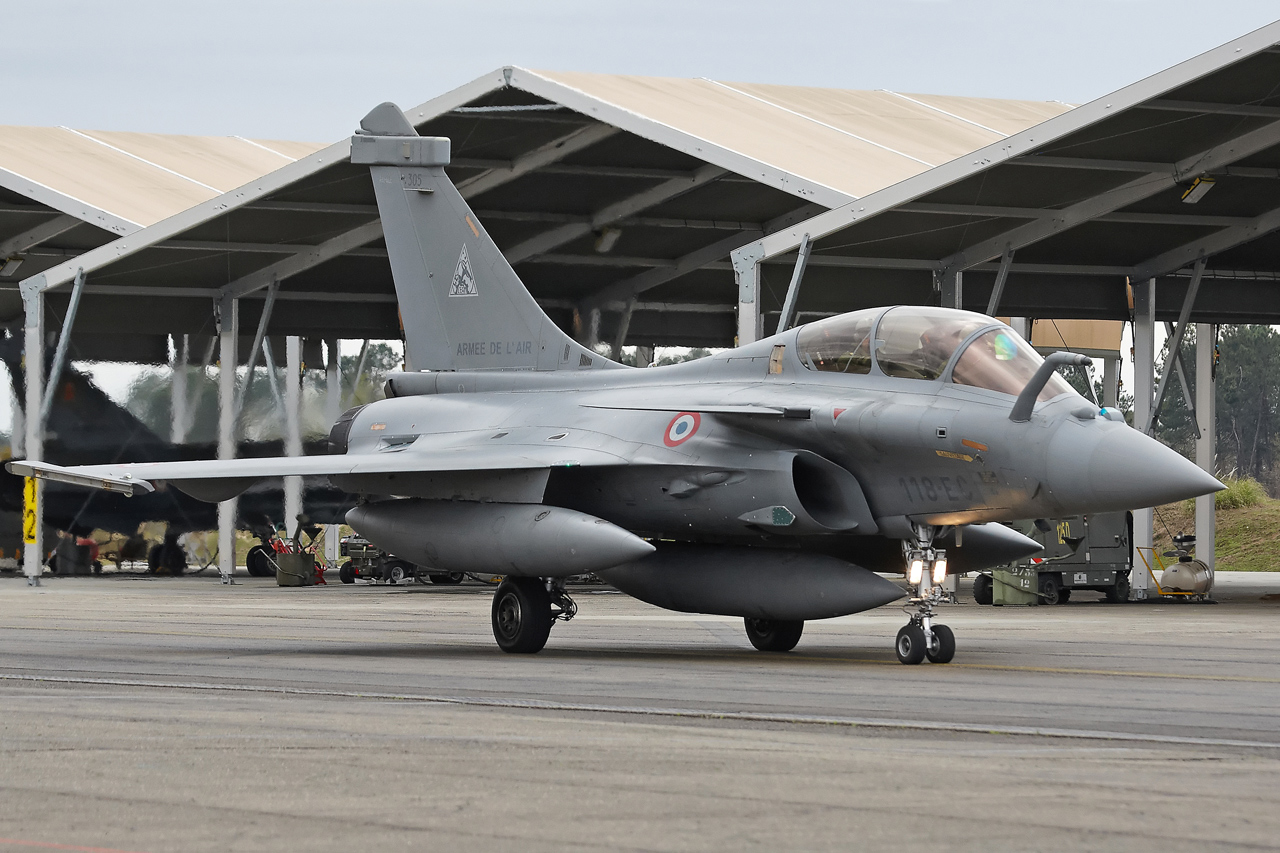 [11/04/2013] Base Aérienne 118 de Mont de Marsan: Centenaire de la "Cocotte" escadrille BR11...  P95v