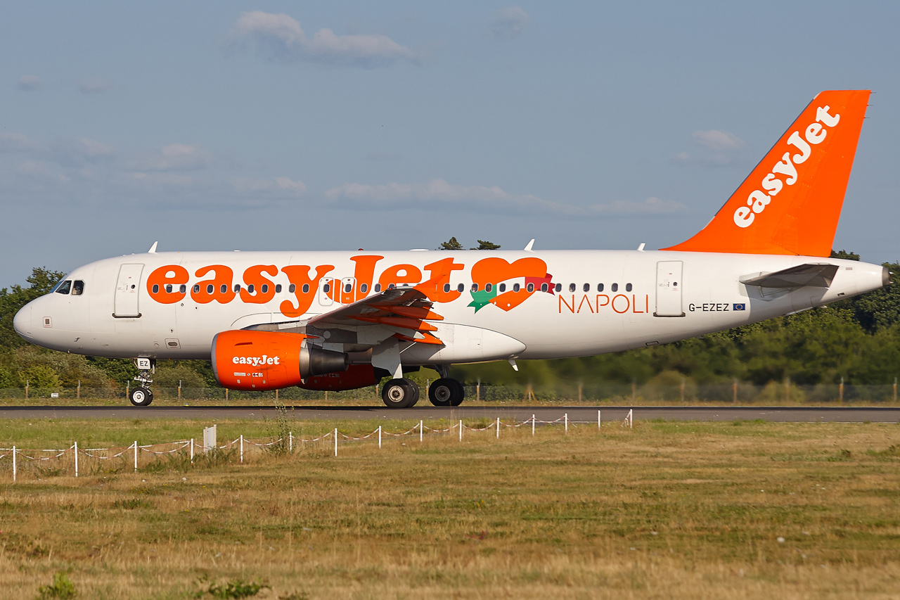 [27/04/2014] Airbus A319 (G-EZEZ) Easyjet "Napoli c/s" BuZnMD