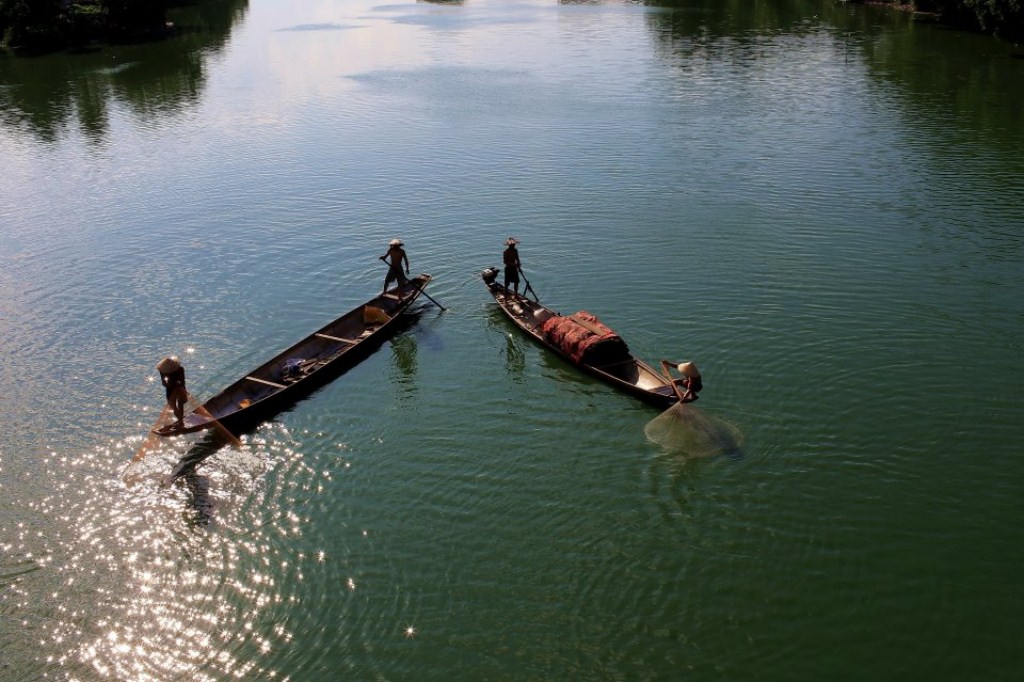 Tung chài trên sông Huế 13mu