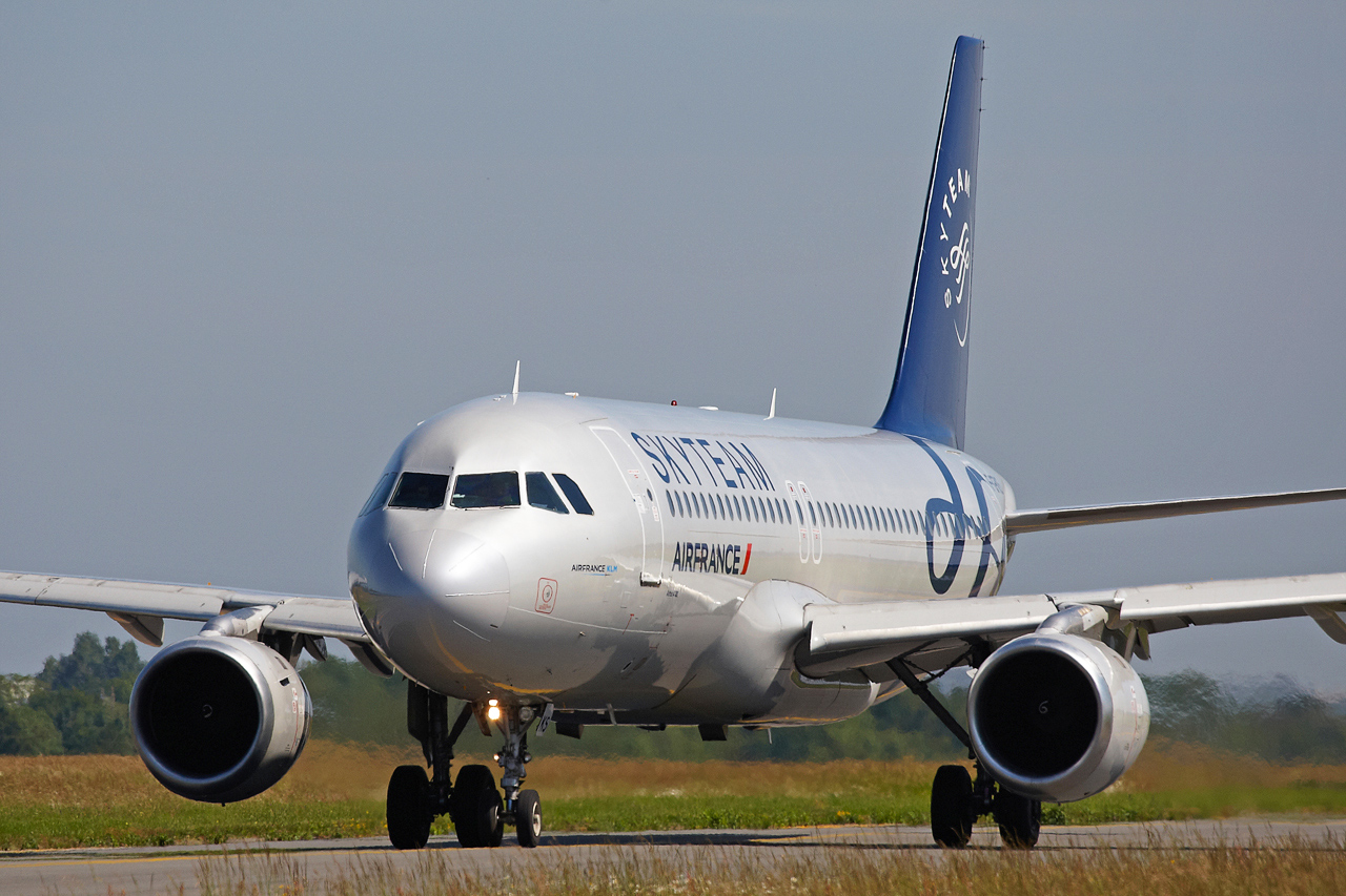 [F-GFKS & F-GFKY] A320 Air France Skyteam c/s - Page 2 Gxxq