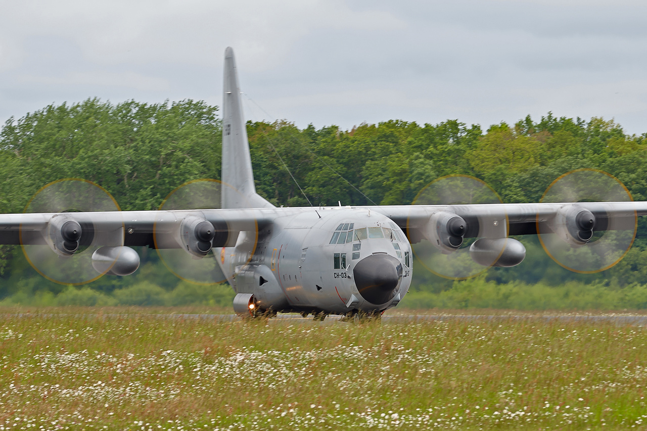 [09/05/2014] Hercules C130 (CH-03) Belgium Air Force + McDonnell Douglas MD-82 (I-SMEM) Meridiana Jzqv