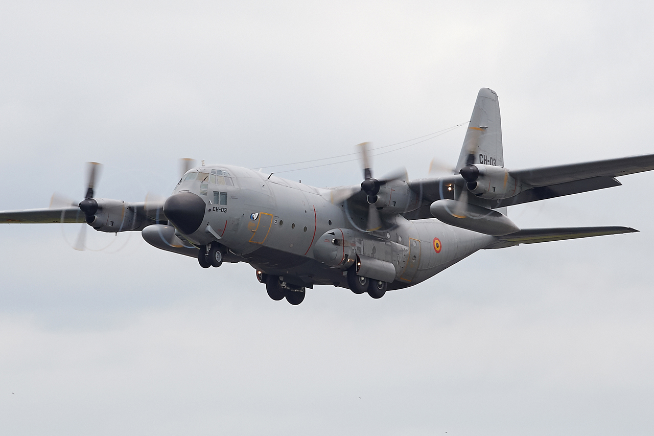 [09/05/2014] Hercules C130 (CH-03) Belgium Air Force + McDonnell Douglas MD-82 (I-SMEM) Meridiana Xb3f6