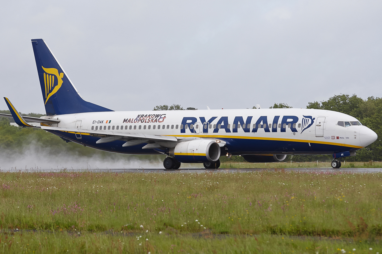 27/04/2013 boeing 737-800 RYANAIR (EI-DAK) "Malopolska" F0dt