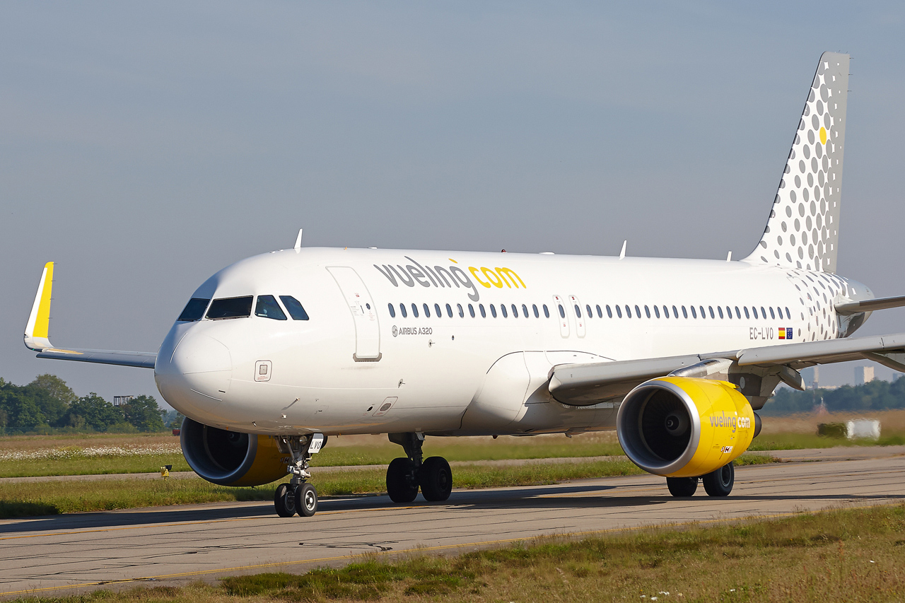 [17/05/2014] Airbus A320SL (EC-LVO) Vueling 5y8h