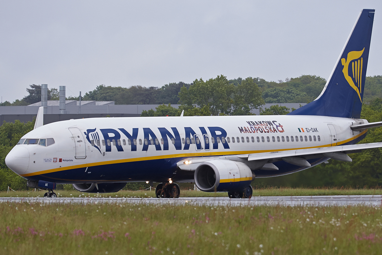 27/04/2013 boeing 737-800 RYANAIR (EI-DAK) "Malopolska" Qa84