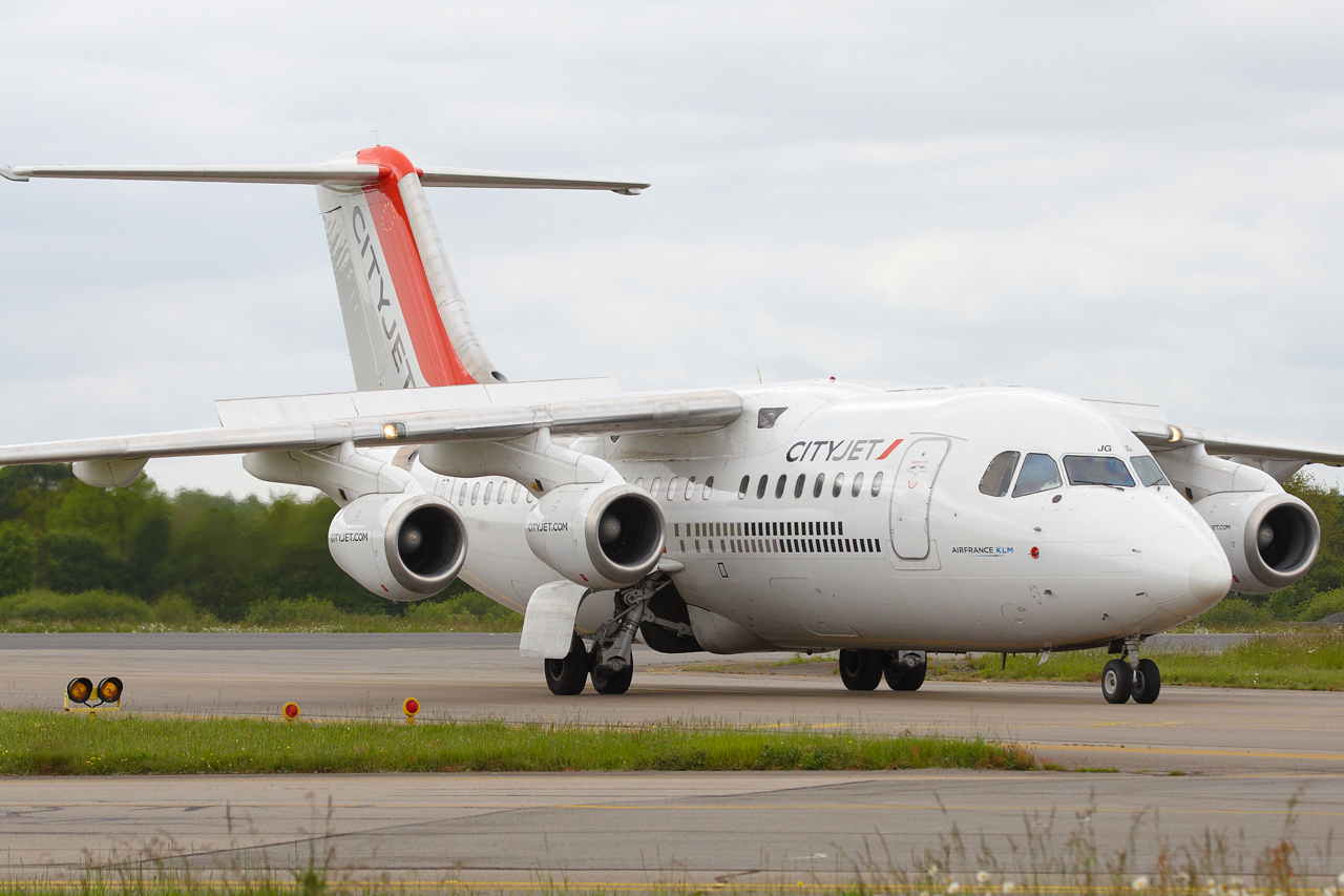 [09/05/2014] Hercules C130 (CH-03) Belgium Air Force + McDonnell Douglas MD-82 (I-SMEM) Meridiana 24qn