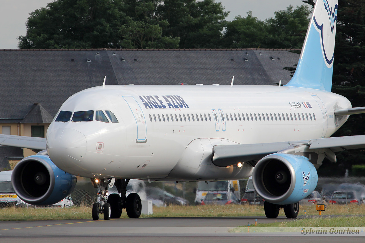 Airbus A320-214 Aigle Azur F-HBAP le 07.08.13 0x0b