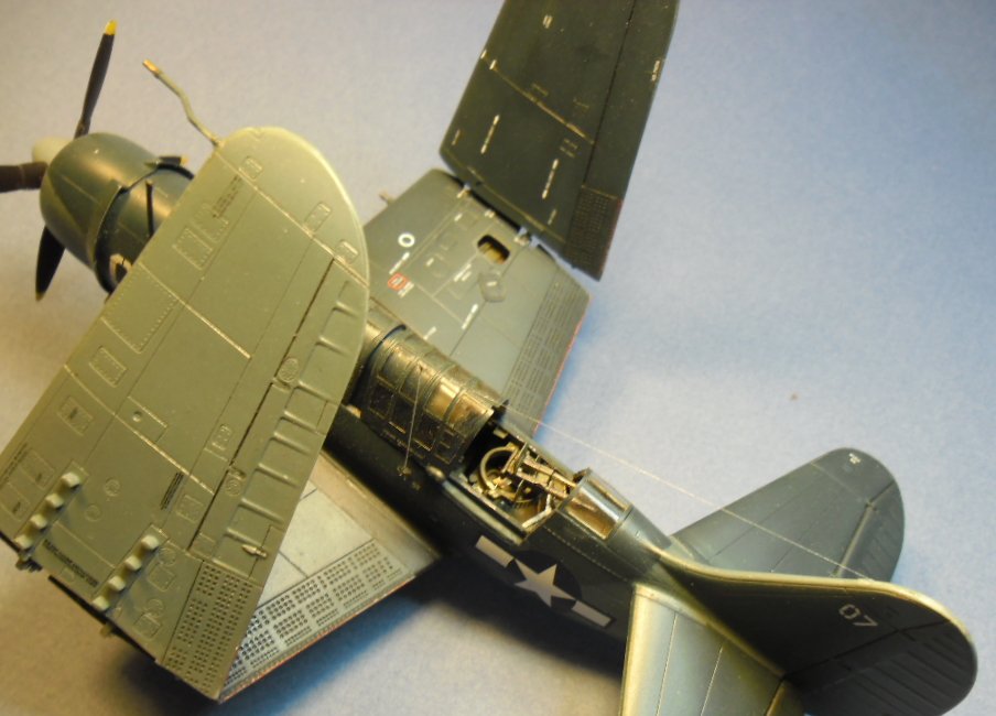 Curtiss SB2C Helldiver [Academy] - 1/72 Acahelldiver02