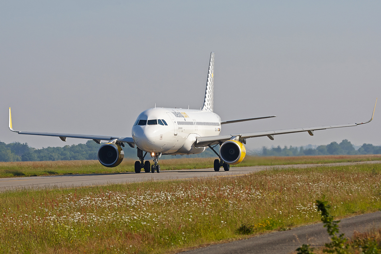 [17/05/2014] Airbus A320SL (EC-LVO) Vueling Sx59