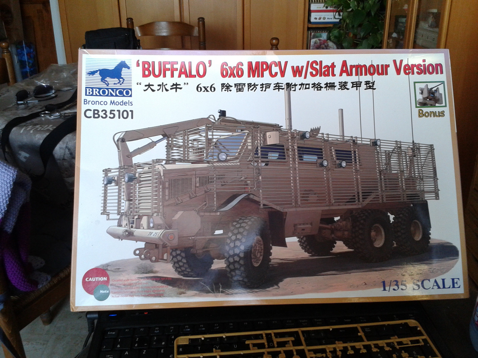 Buffalo MPCV w/slat armor Bronco au 1/35..... O0wlh