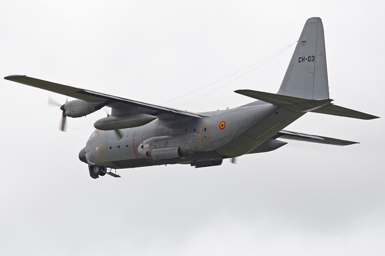 [09/05/2014] Hercules C130 (CH-03) Belgium Air Force + McDonnell Douglas MD-82 (I-SMEM) Meridiana Vaws