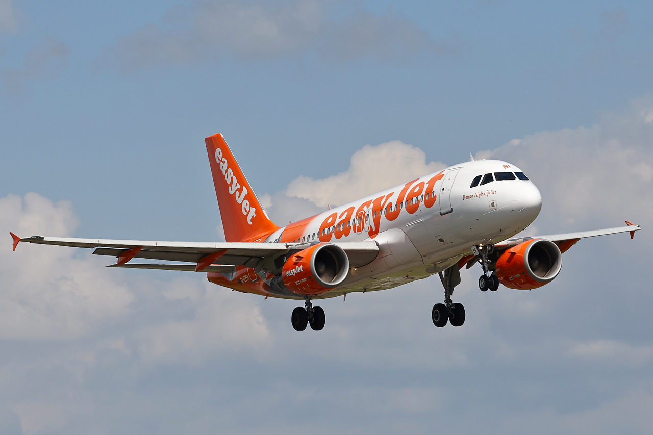 [30/04/2014] Airbus A319 (G-EZBI) Easyjet "Shakespeare c/s" Uxqg