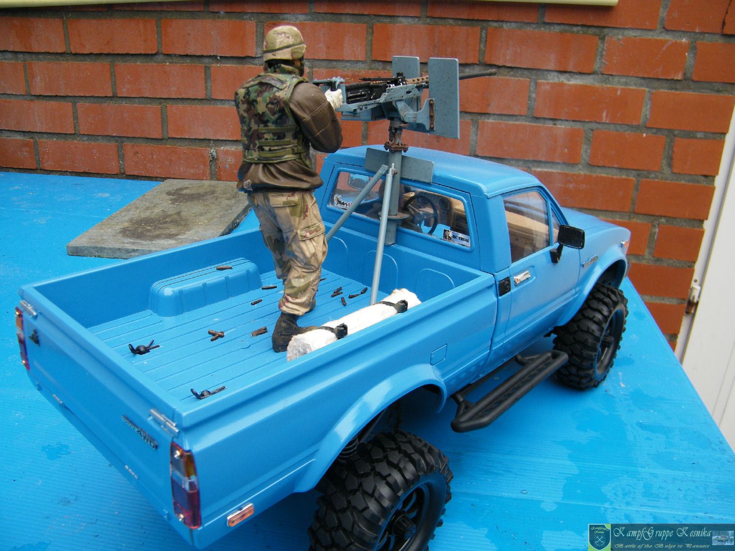 1/10 Toyota Hilux - SCX 10 axial chassis   Dscf5774m