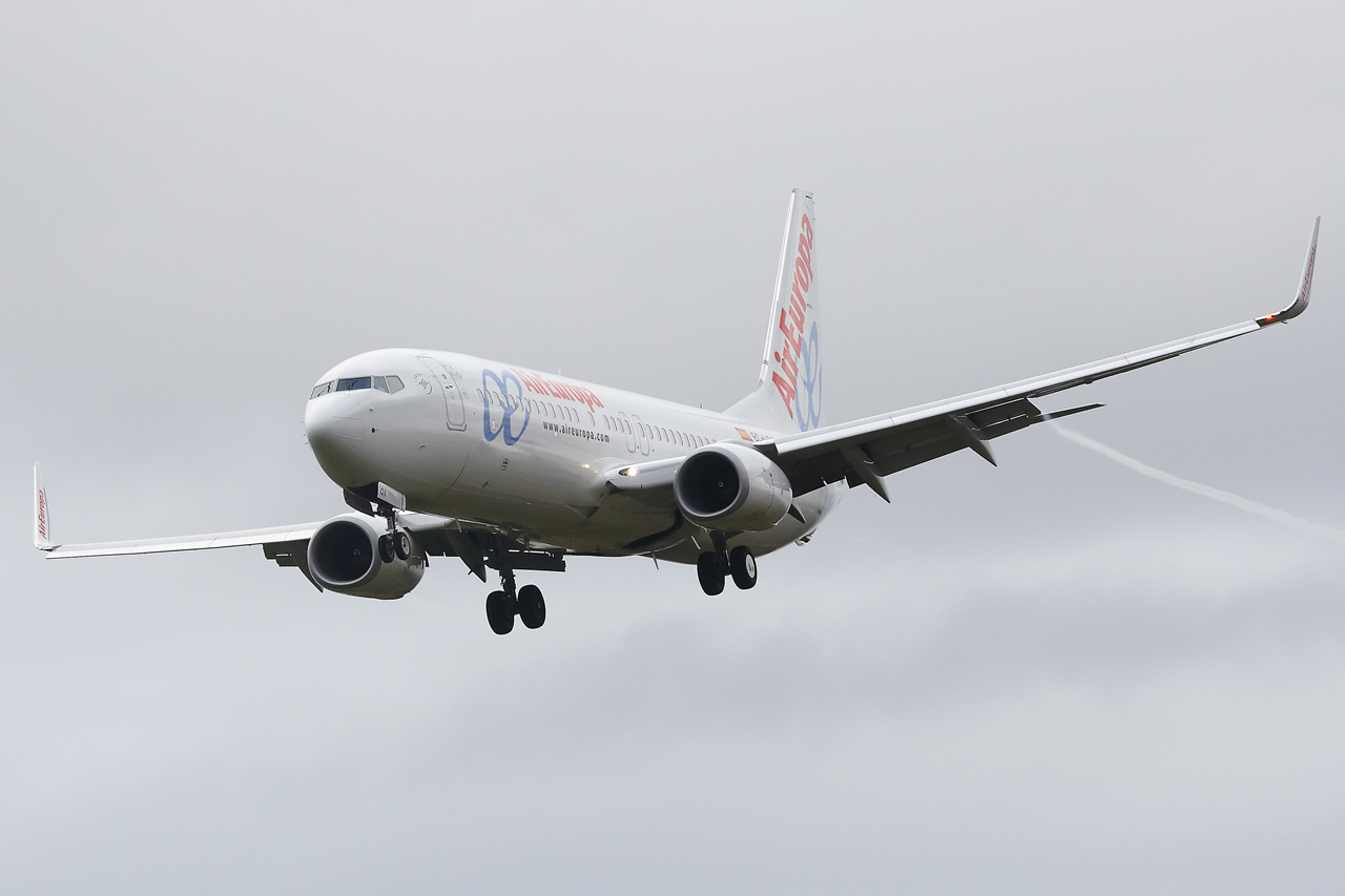 [03/12/2012] Boeing 737-85P (EC-LQX)  Air Europa  5no1