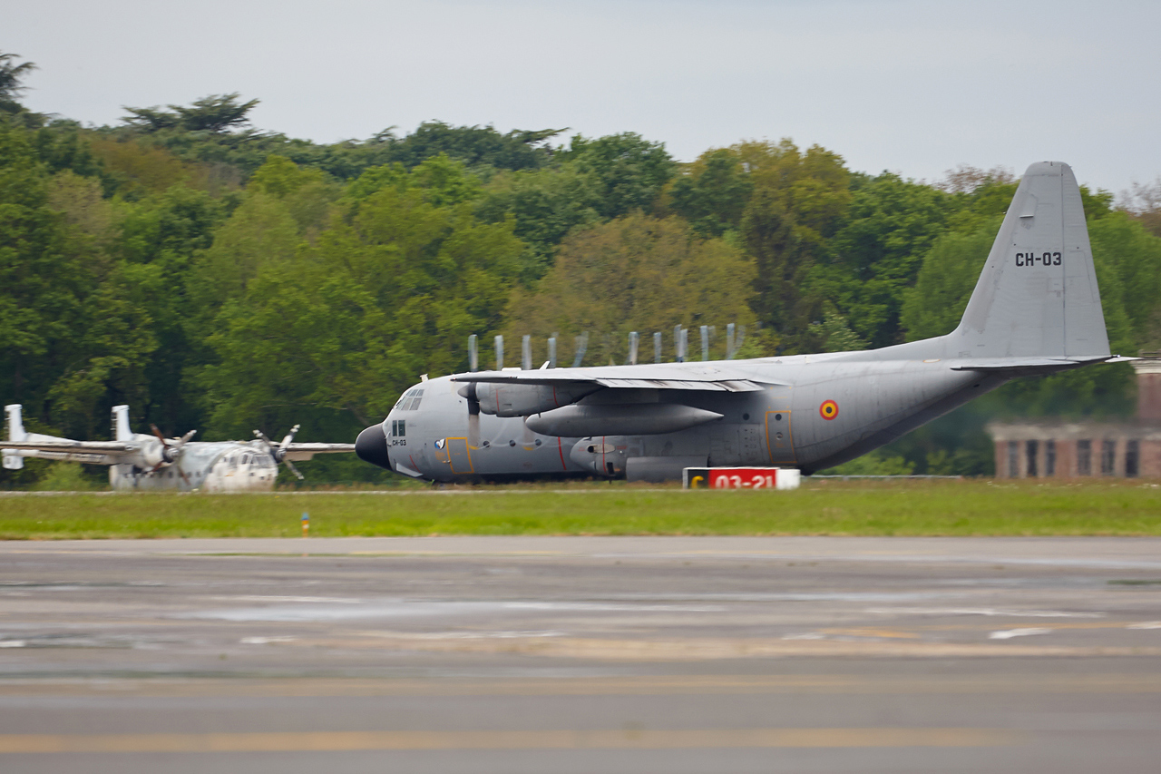 [09/05/2014] Hercules C130 (CH-03) Belgium Air Force + McDonnell Douglas MD-82 (I-SMEM) Meridiana Ucun