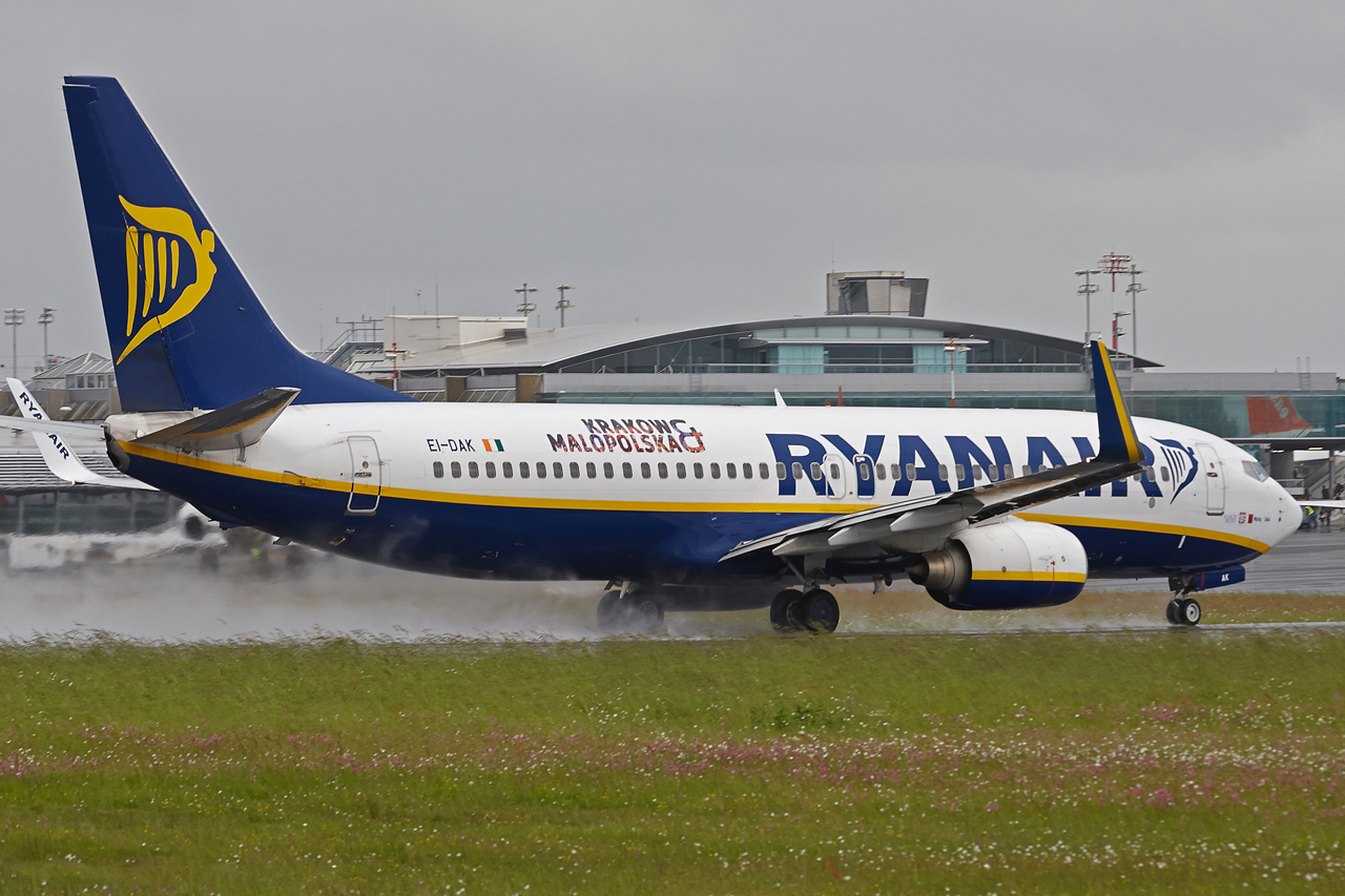 27/04/2013 boeing 737-800 RYANAIR (EI-DAK) "Malopolska" Cct4