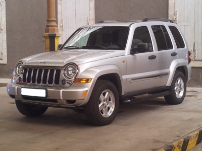 Une nouvelle jeep KJ liberty à la maison 8nwd