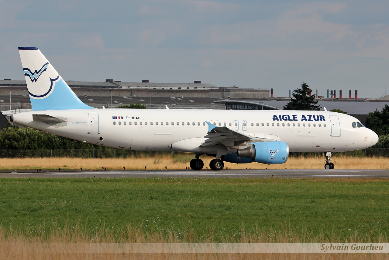 Airbus A320-214 Aigle Azur F-HBAP le 07.08.13 Uh5z