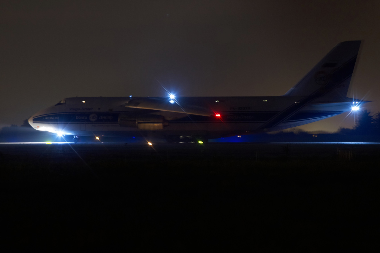 [23/11/2011] Antonov An124 (RA-82078) Volga Dnierp - Page 2 Axp5