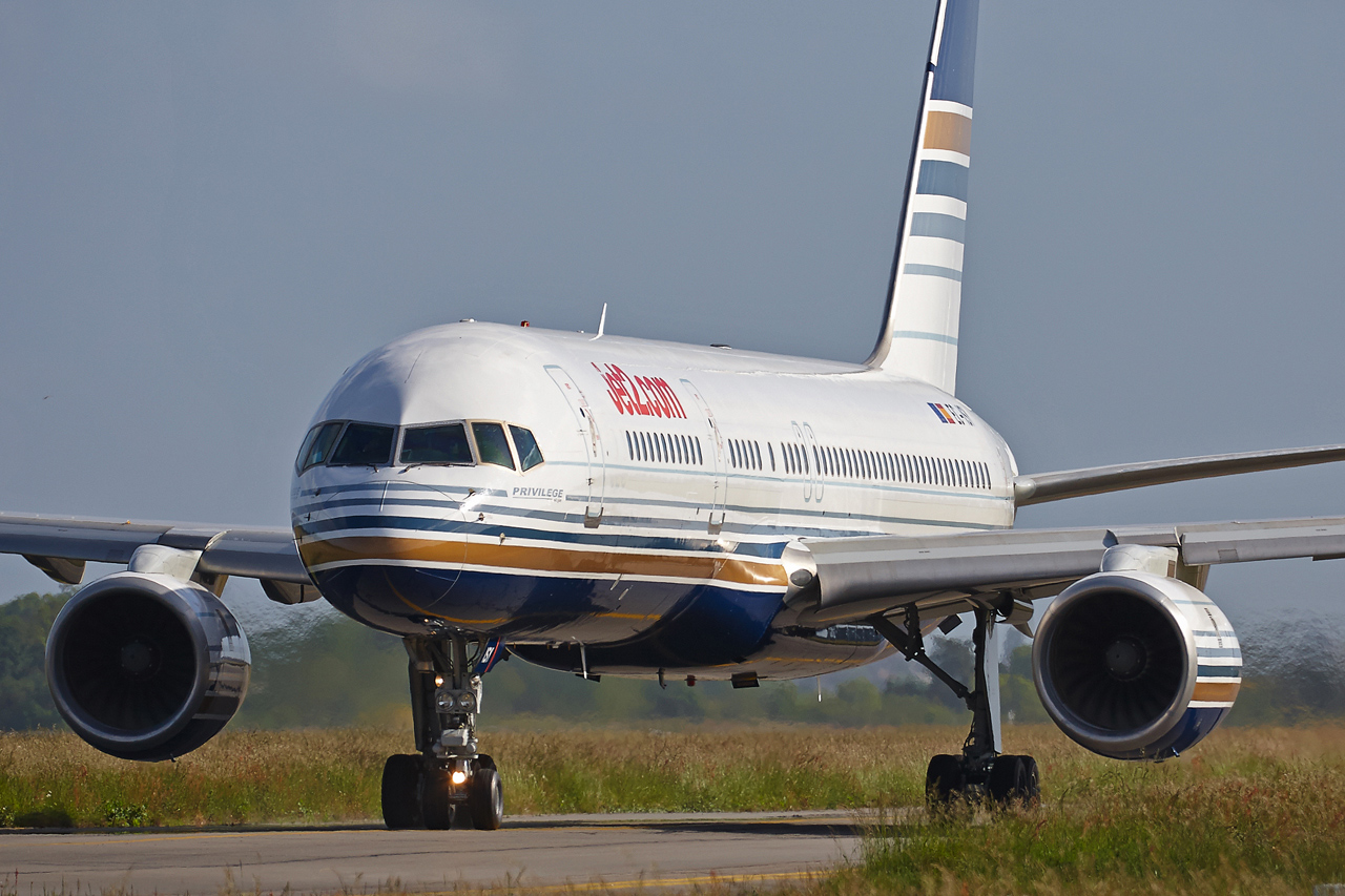 [17/05/2015] Boeing B757-200 (EC-ISY) Privilege Style "Jet2.com sticker" Em4SDU