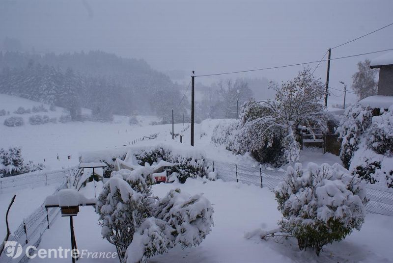 Le Pays - Poule-les-Écharmeaux - Rétro météo 2015 UkkVNl