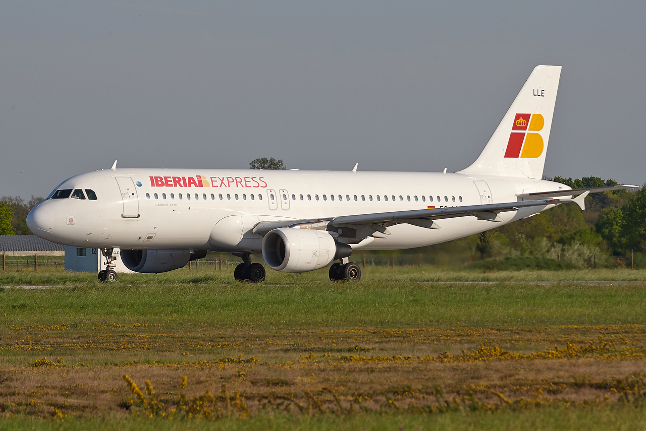 [19/04/2015] Airbus A320 (EC-LLE) Iberia Express O1gPTe