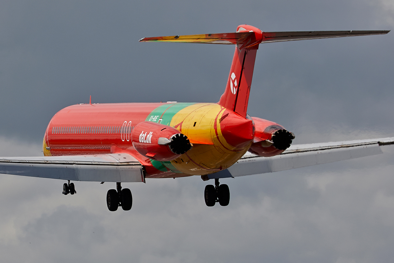 [06/08/2014] Mc Donnell Douglas MD-83 (OY-RUE) Danish Air Transport JHDV4d