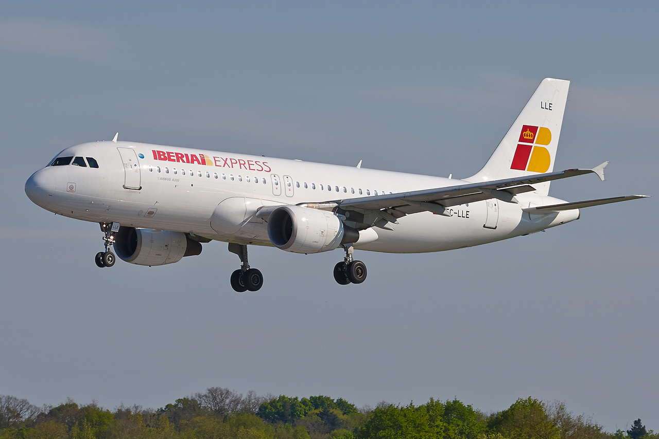 [19/04/2015] Airbus A320 (EC-LLE) Iberia Express AoXbj7