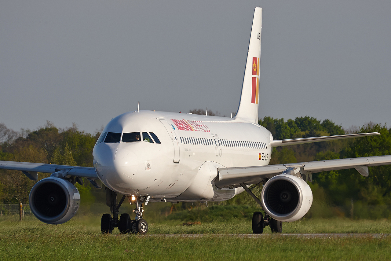 [19/04/2015] Airbus A320 (EC-LLE) Iberia Express IlZqjp