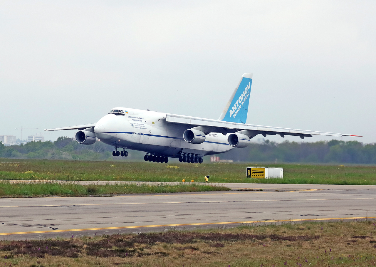 [22/04/2016] Antonov An124 (UR-82072) Antonov Design Bureau In3kbL