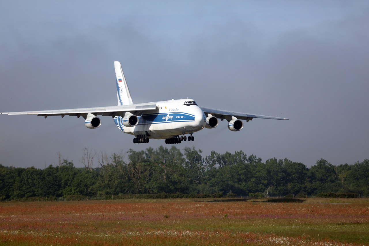 [27/05/2016] Antonov An124 (RA-82046) Volga-Dnepr Airlines   4EXdh8