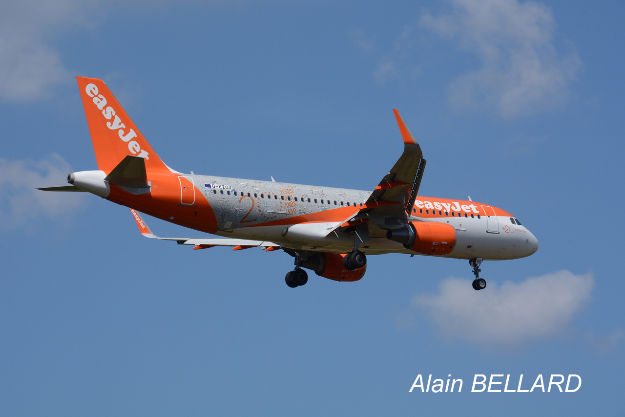 [31/08/2016] Airbus A320(G-EZOG) EasyJet "20 ANS" Px5b5C