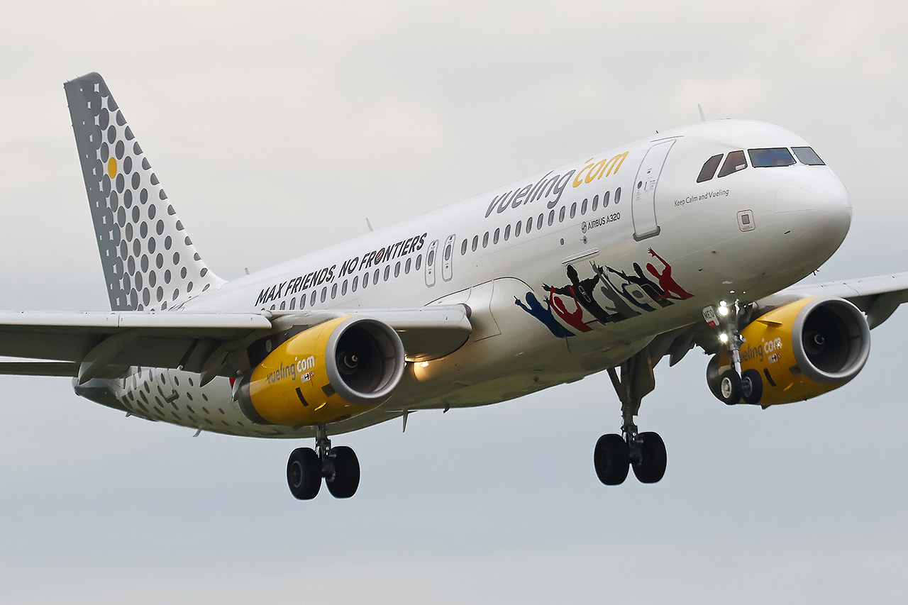 [07/05/2016] A320 (EC-MEQ) Vueling 'Pepsi Max' c/s SQHCGP