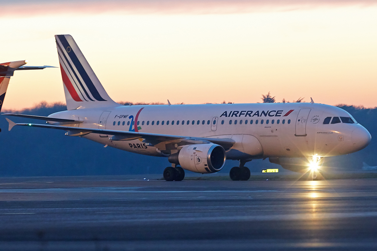 [22/01/2017] Airbus A319 (F-GPMF) Air France Sticker "Paris 2024" JEmNMG