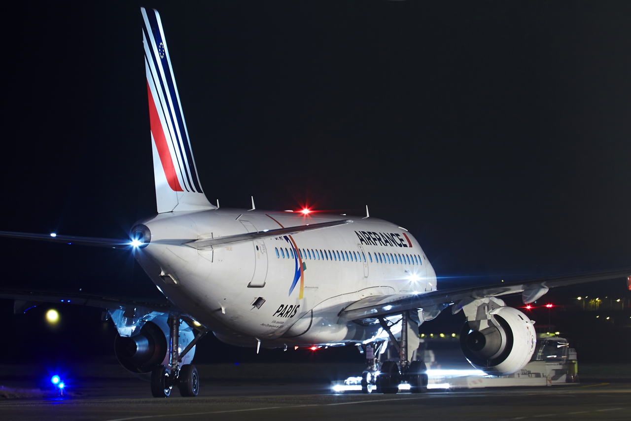 [22/01/2017] Airbus A319 (F-GPMF) Air France Sticker "Paris 2024" 9LazRh