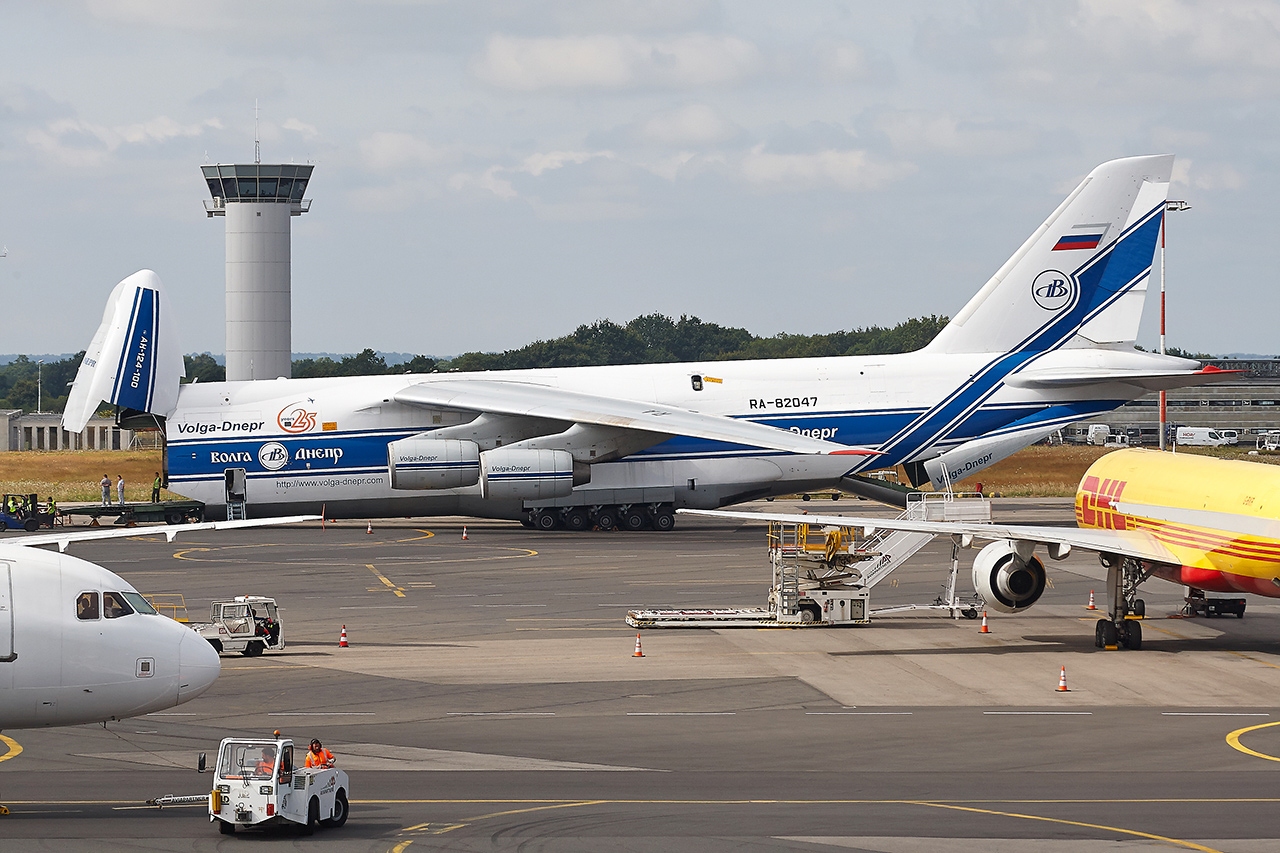 [27/07/2016] Antonov An124 (RA-82047) Volga-Dnepr Airlines   O2mqY6