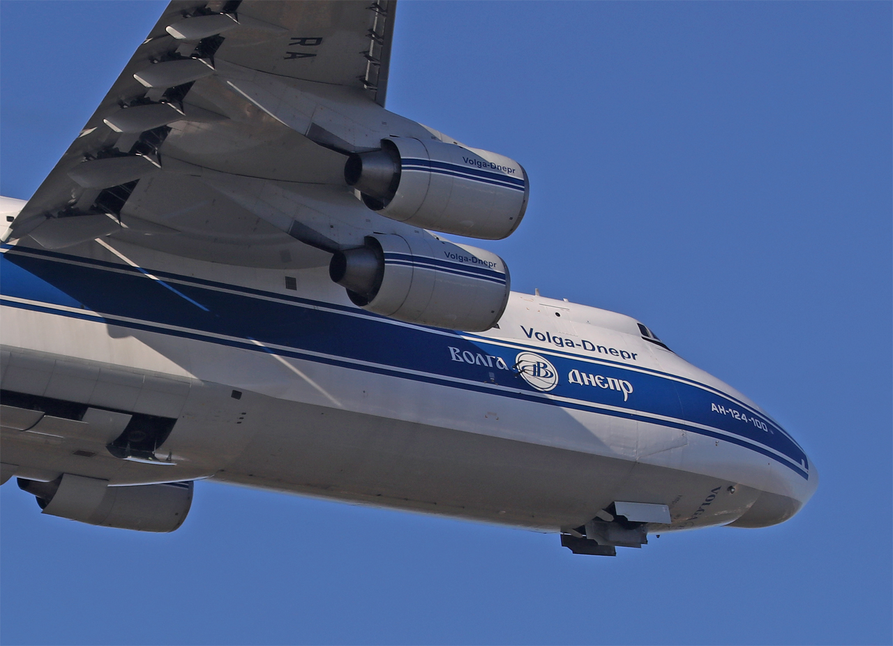 [01/12/2016] Antonov An124 (RA-82081) Volga-Dnepr Airlines  2n1GtW