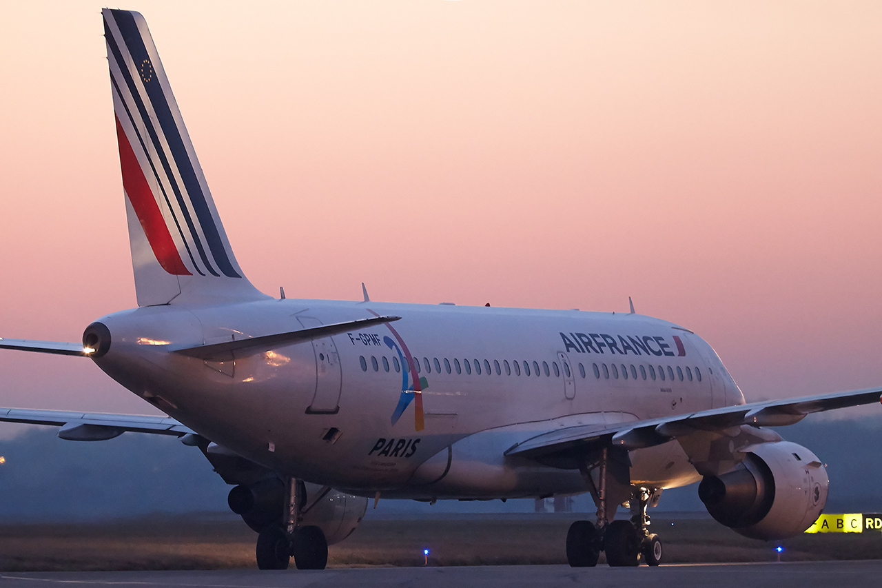 [22/01/2017] Airbus A319 (F-GPMF) Air France Sticker "Paris 2024" 7hXJQ4