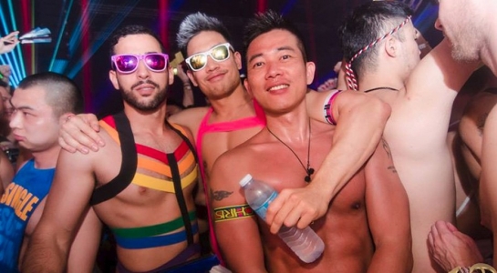 Nguy cơ lây nhiễm HIV đối với người đồng tính nam tại lễ hội Songkran K1e5Ku