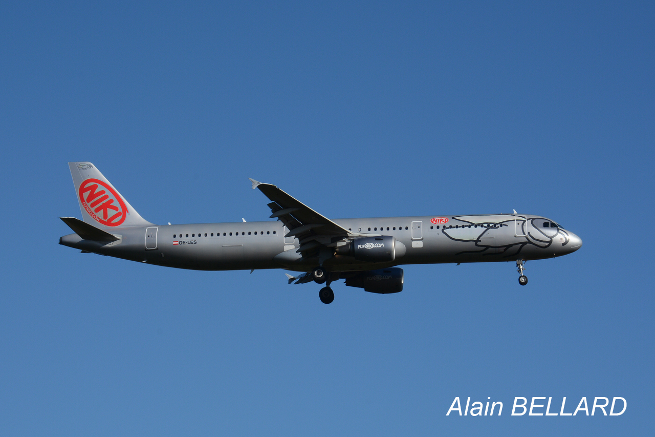 [08/09/2016] Airbus A321-211 (OE-LES) Niki YLxoo7