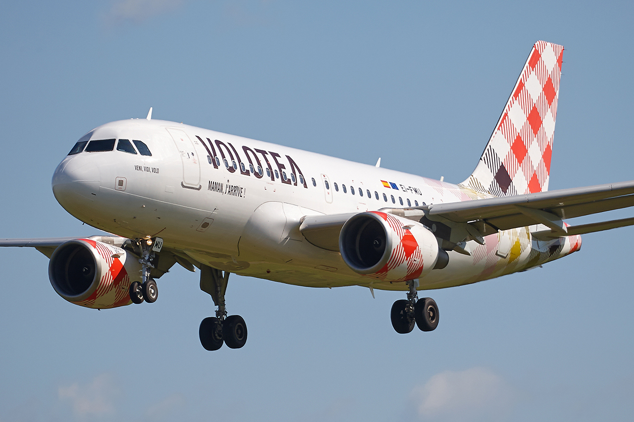 [10/04/2016] Airbus A319 (EI-FMU) Volotea "Veni, Vidi, Volo" 5tI08h