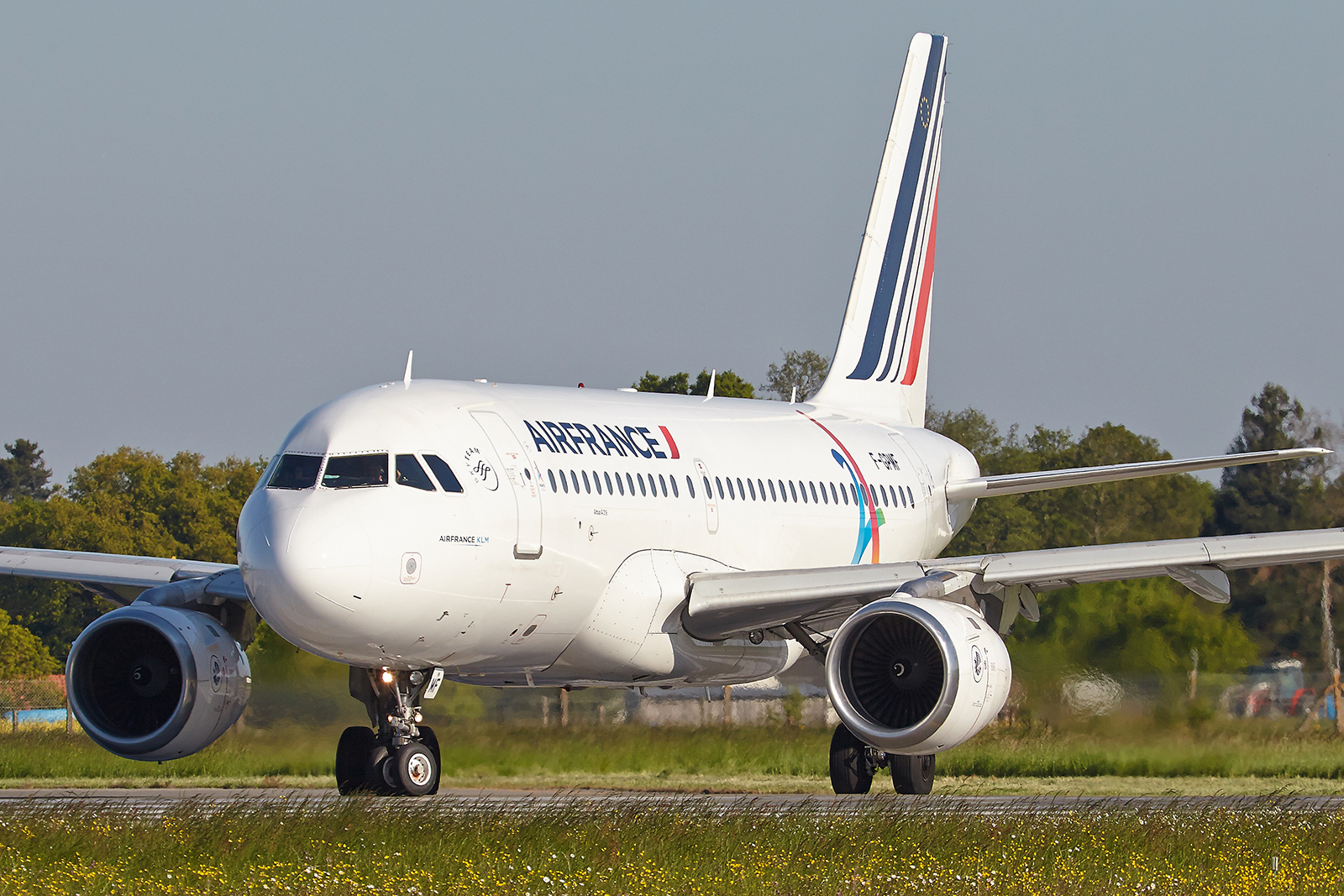 [22/01/2017] Airbus A319 (F-GPMF) Air France Sticker "Paris 2024" VTTQFe