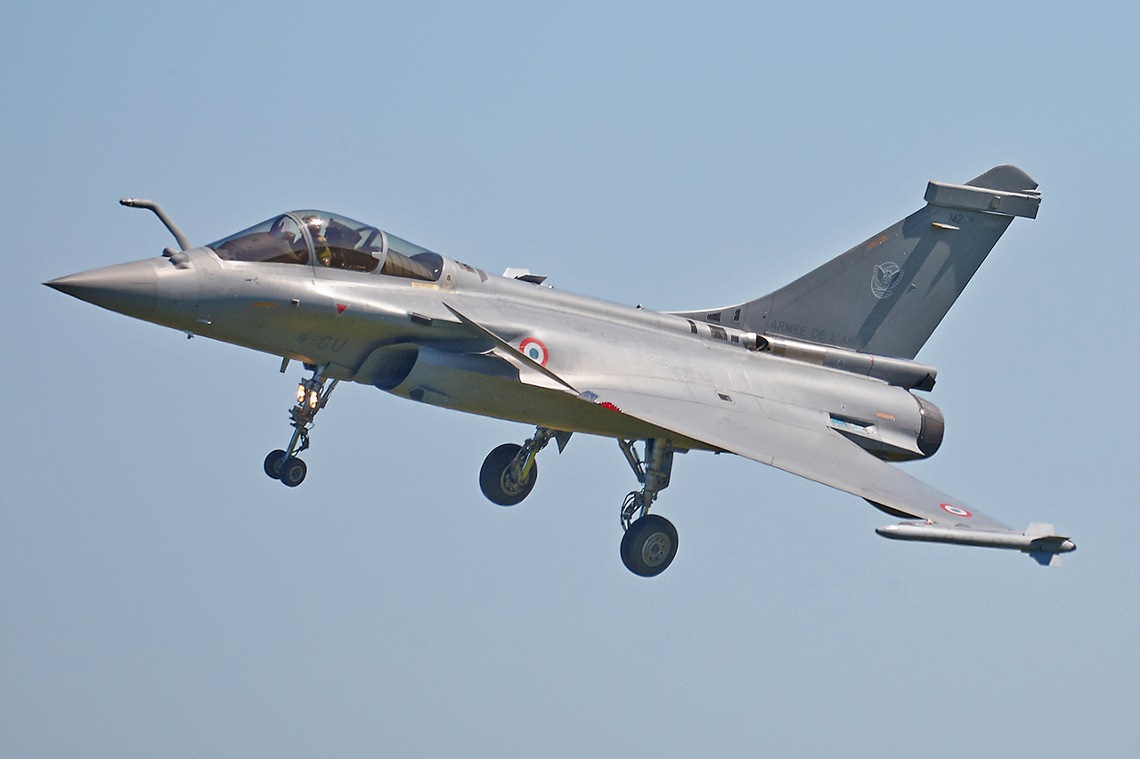 [15-18/07/2016] Dassault Rafale (4-GU & 4-HO) Rafale Solo Display !!! CpwLQ4