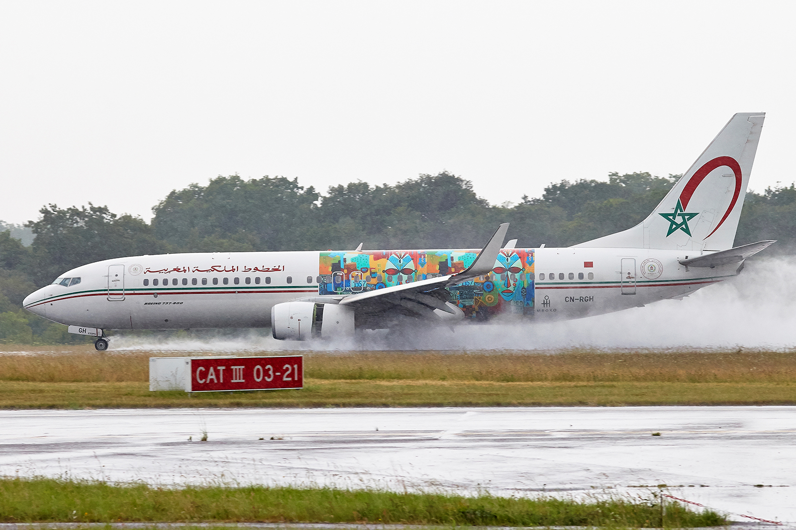 [28/04/2017]Boeing 737-800 (CN-RGH) Royal Air Maroc "Wings of African Art" Livery   X0amLj