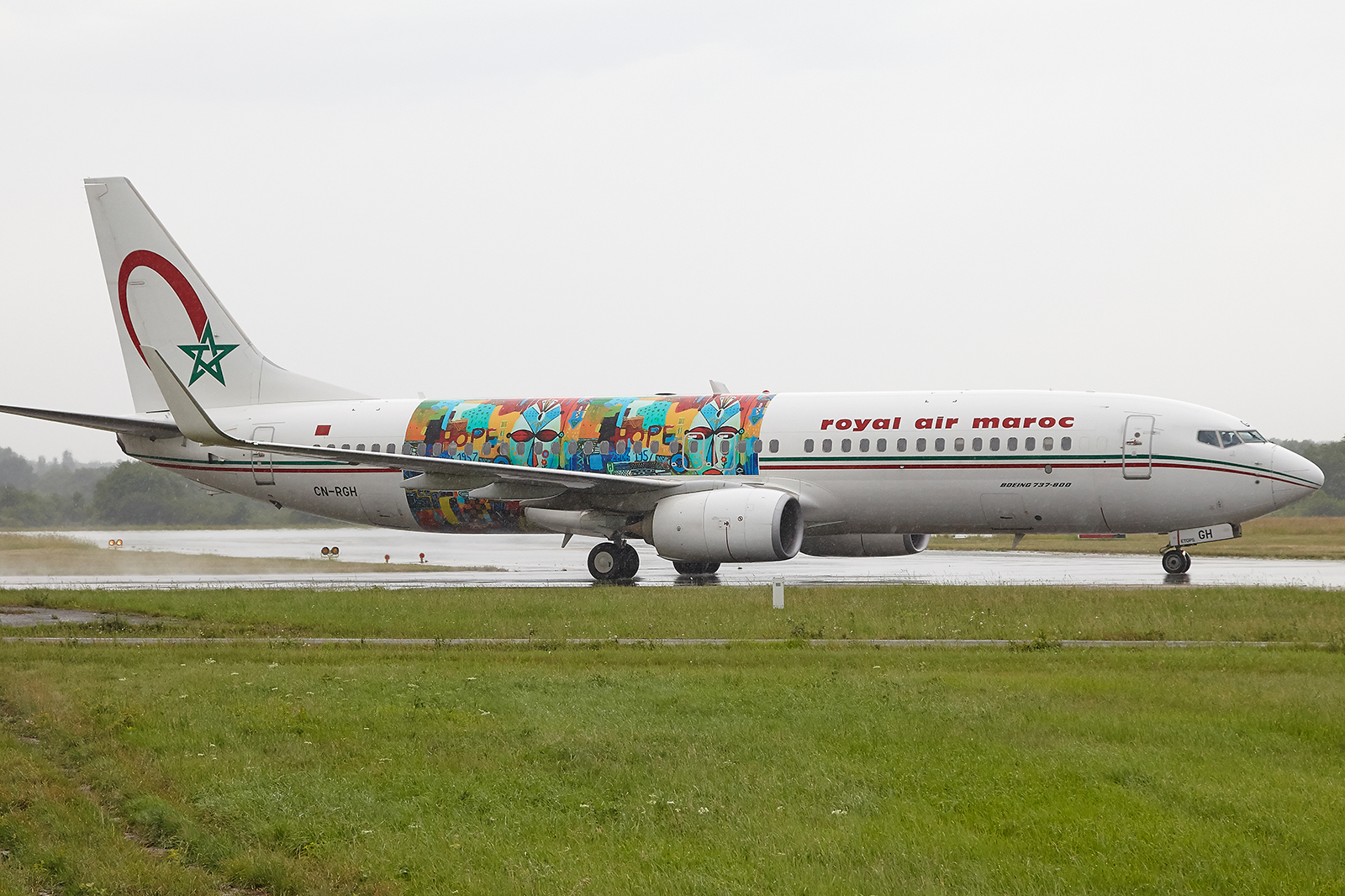 [28/04/2017]Boeing 737-800 (CN-RGH) Royal Air Maroc "Wings of African Art" Livery   Gr2kQa