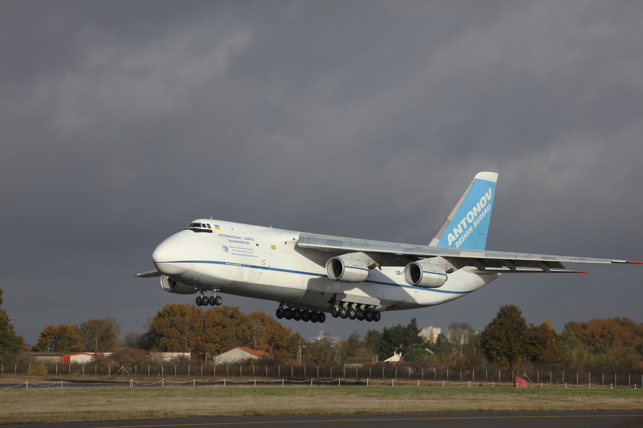 [17/11/2016] Antonov An124 (UR-82072) Antonov Bureau Design   BckOhs