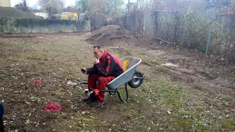 Erster "Spatenstich" in Steglitz am 29.10.2016 KVDzc0