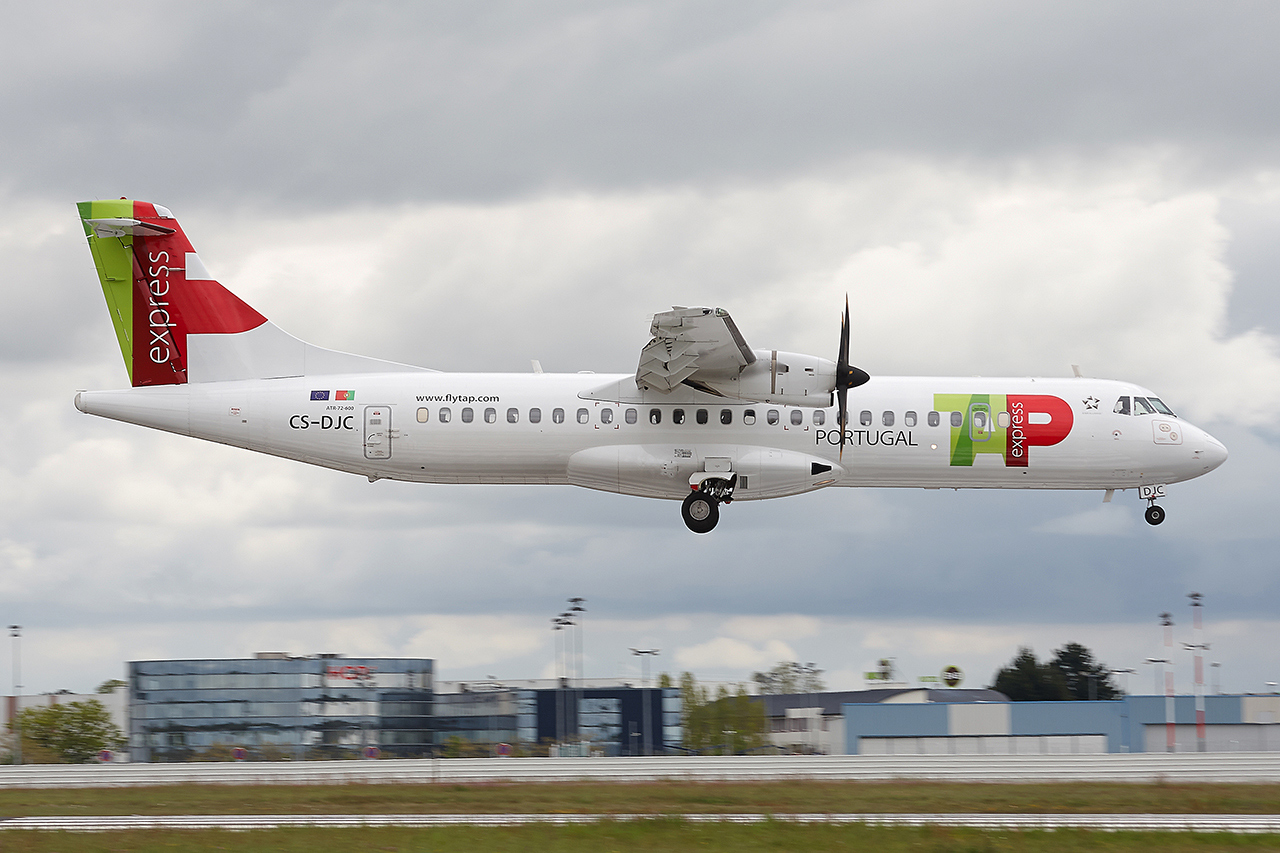 [02/05/2016] ATR72-600 (CS-DJC ) TAP Express LgK895